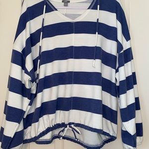 Long sleeve flowy and airy top, super soft material.